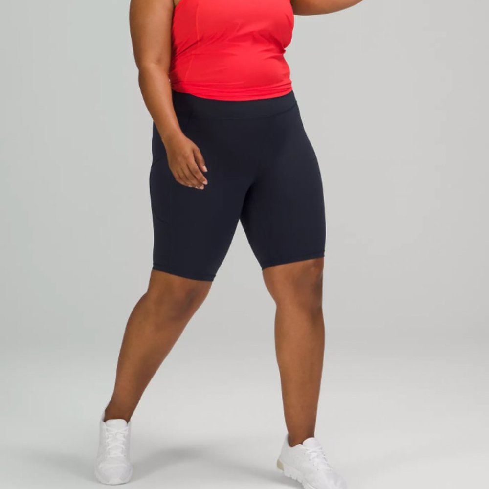 High Rise Lululemon Gym Short In Navy Blue (6")
